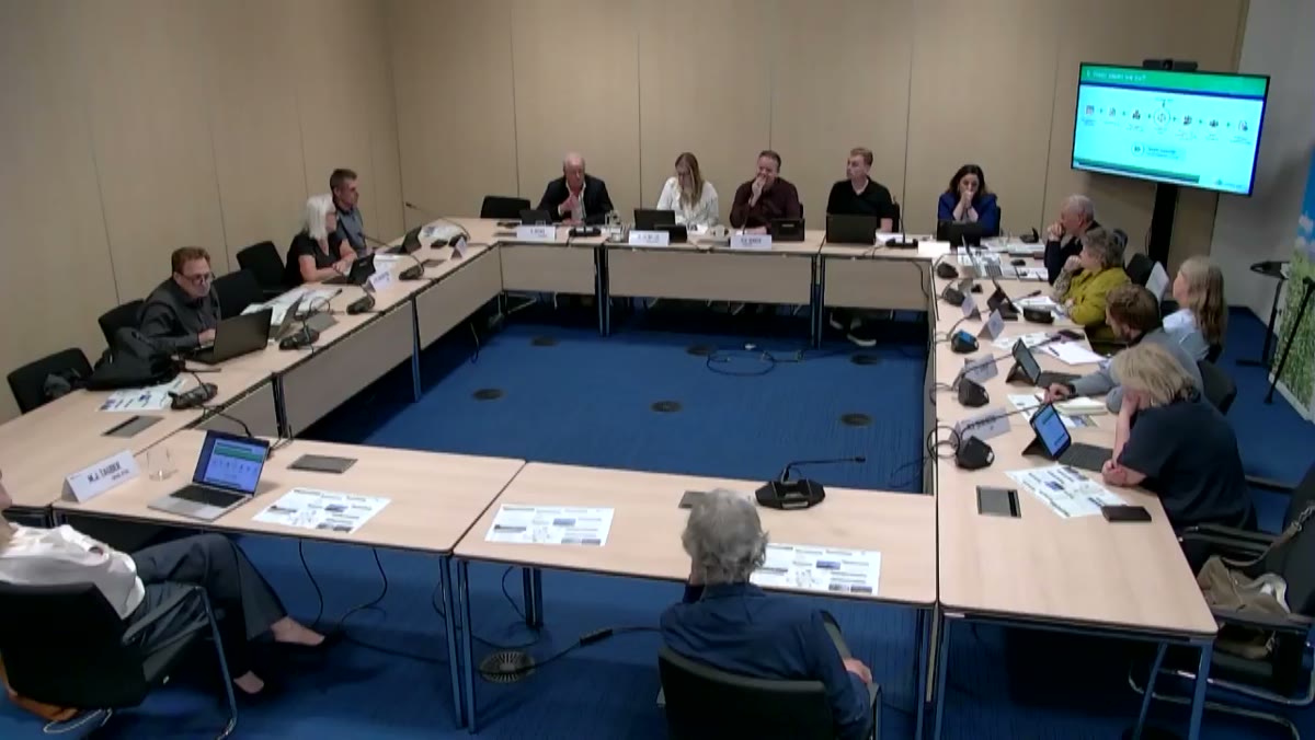 Beeld uit de opname van de commissies trouwzaal van Castricum