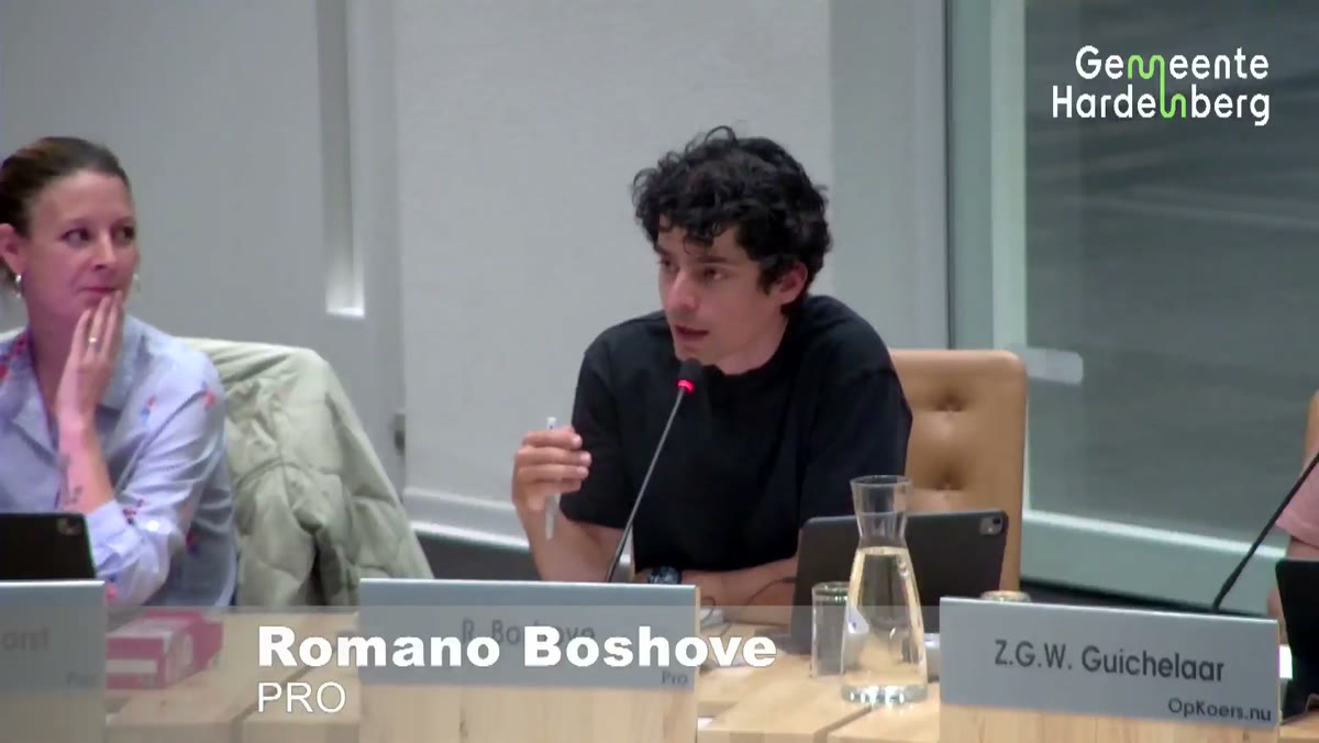 Beeld uit de opname van de gemeenteraad van Hardenberg