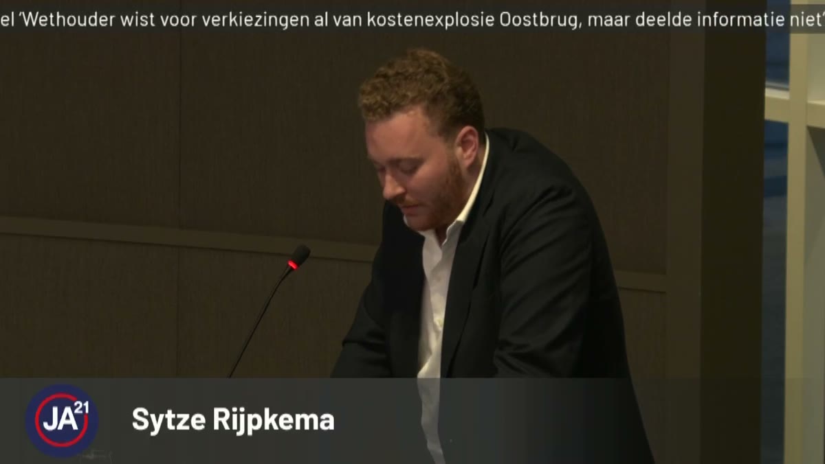 Beeld uit de opname van de raad van Amsterdam