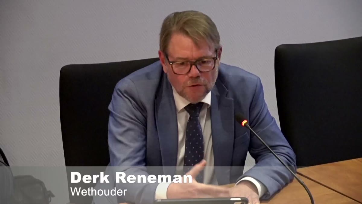 Beeld uit de opname van de raadsavond commissiekamer van Hoogeveen