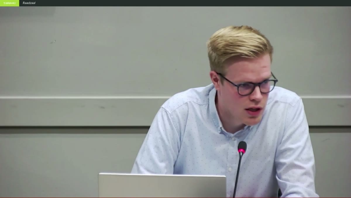 Beeld uit de opname van de bij deze vergadering is ondertiteling beschikbaar. u kunt deze aanzetten door in de balk onderaan de videoplayer op "cc" te klikken. van Zaltbommel