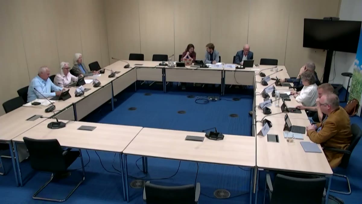 Beeld uit de opname van de commissies trouwzaal van Castricum