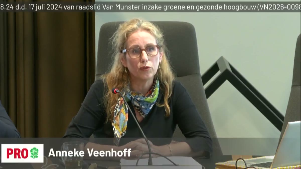 Beeld uit de opname van de raadscommissie ruimte van Amsterdam